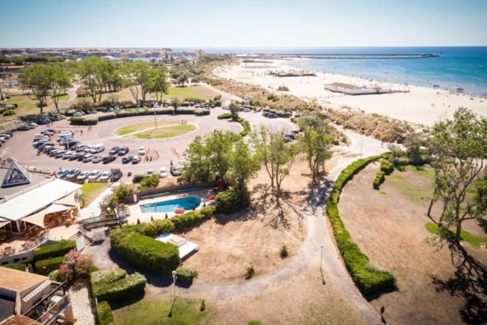 UN TOUT INCLUS DE CHARME EN FRONT DE MER Apartment in Agde