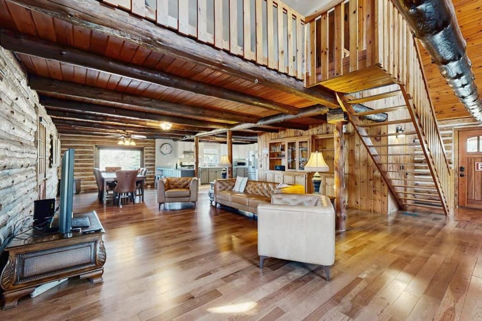 Rock Stream Sanctuary House in Seneca Lake