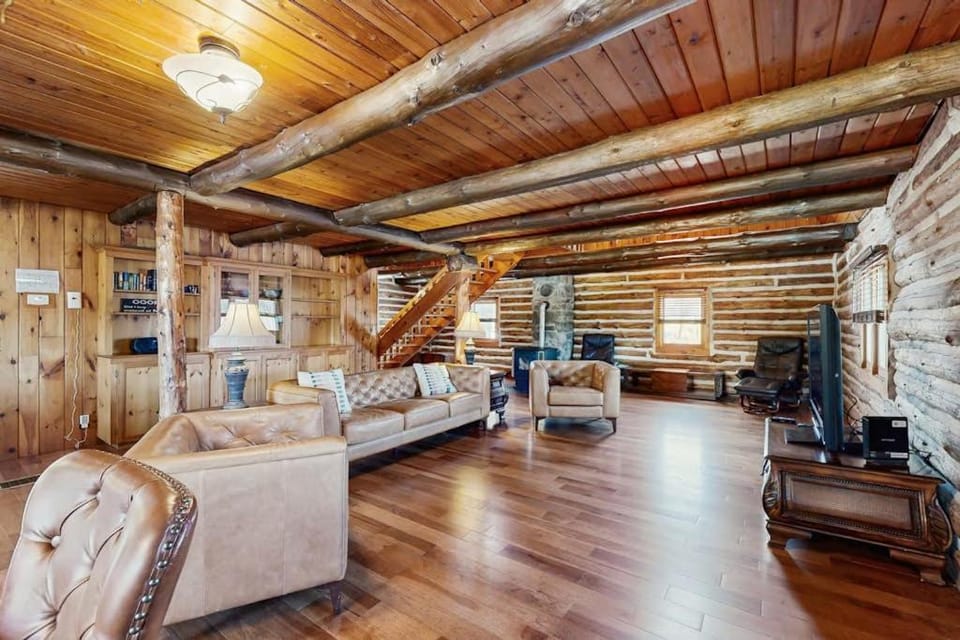 Rock Stream Sanctuary House in Seneca Lake