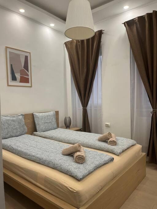 Széchenyi Renovated 2BR at Danube river Apartment in Budapest