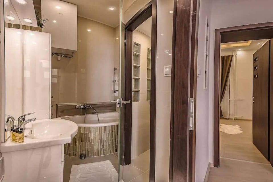 Széchenyi Renovated 2BR at Danube river Apartment in Budapest