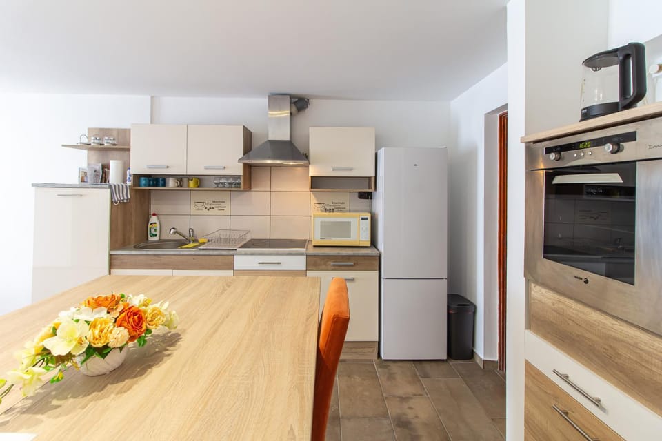 Kitchen or kitchenette, dishwasher, minibar, pet friendly, stove