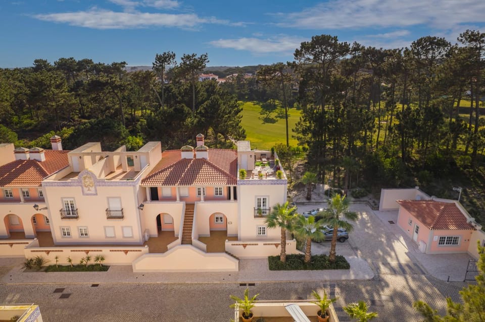 Property building, Neighbourhood, Bird's eye view, Balcony/Terrace