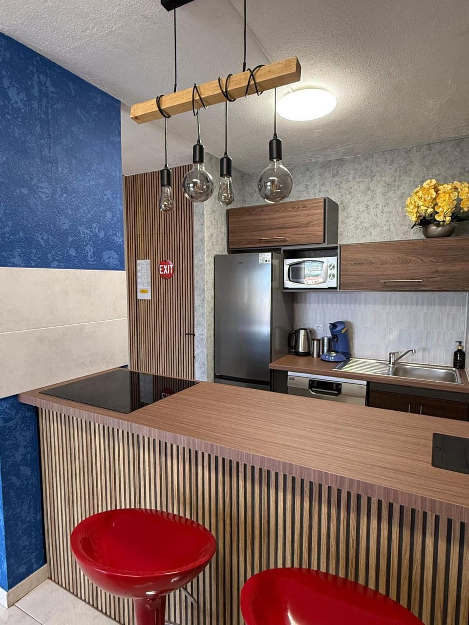 Lounge or bar, kitchen