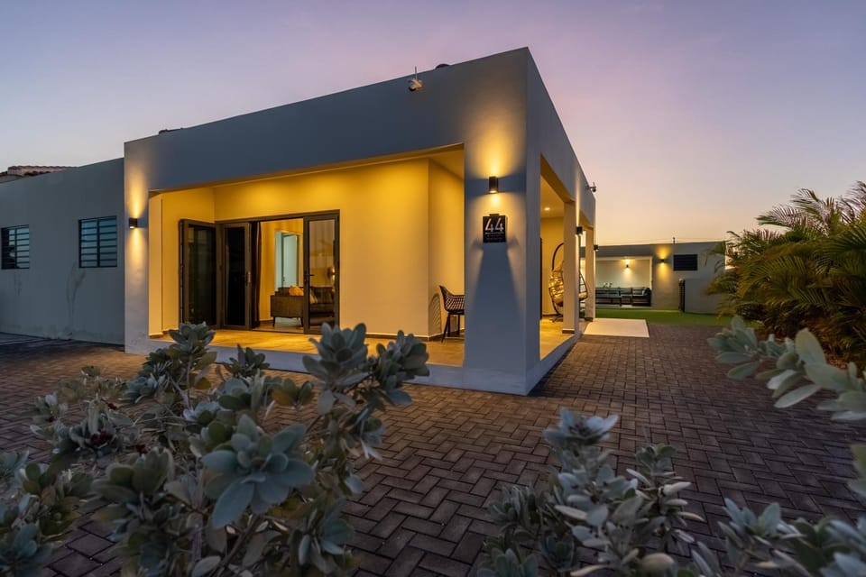 Elisabeth Residence Mambo Beach House in Willemstad