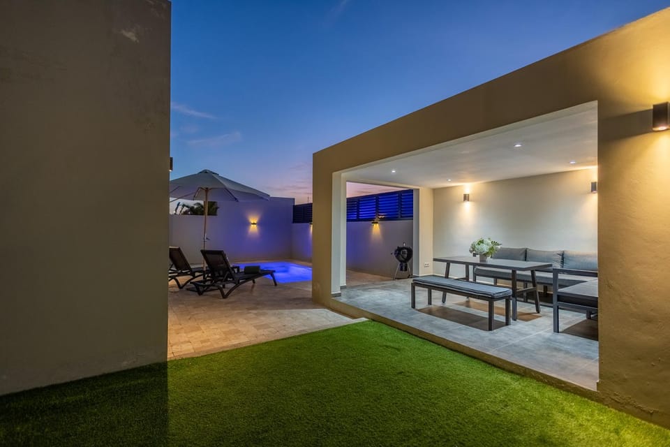 Elisabeth Residence Mambo Beach House in Willemstad