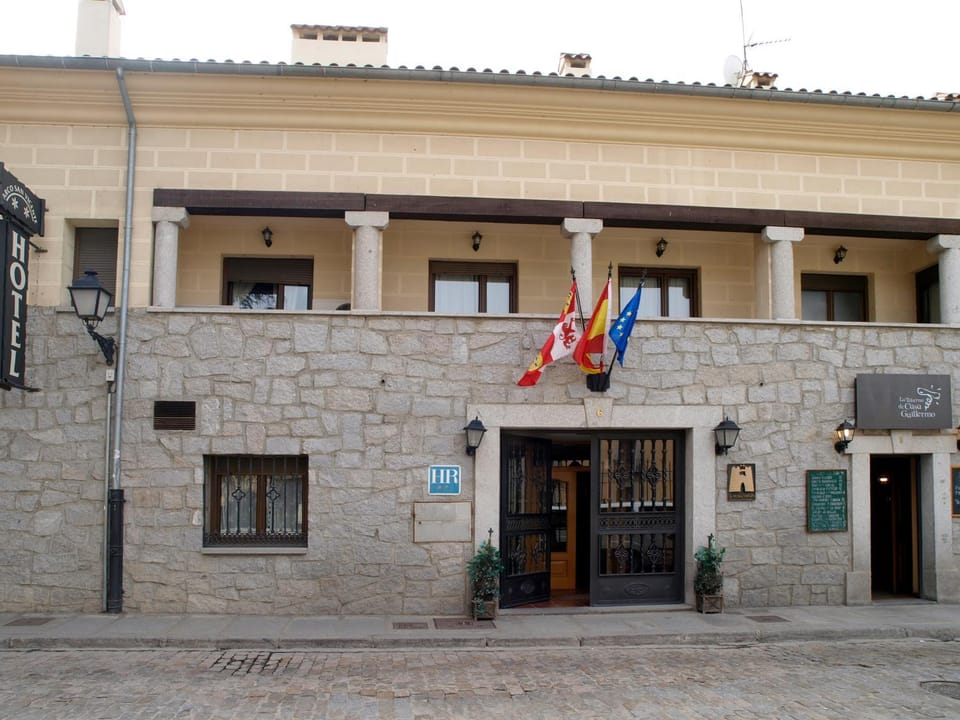 Facade/entrance