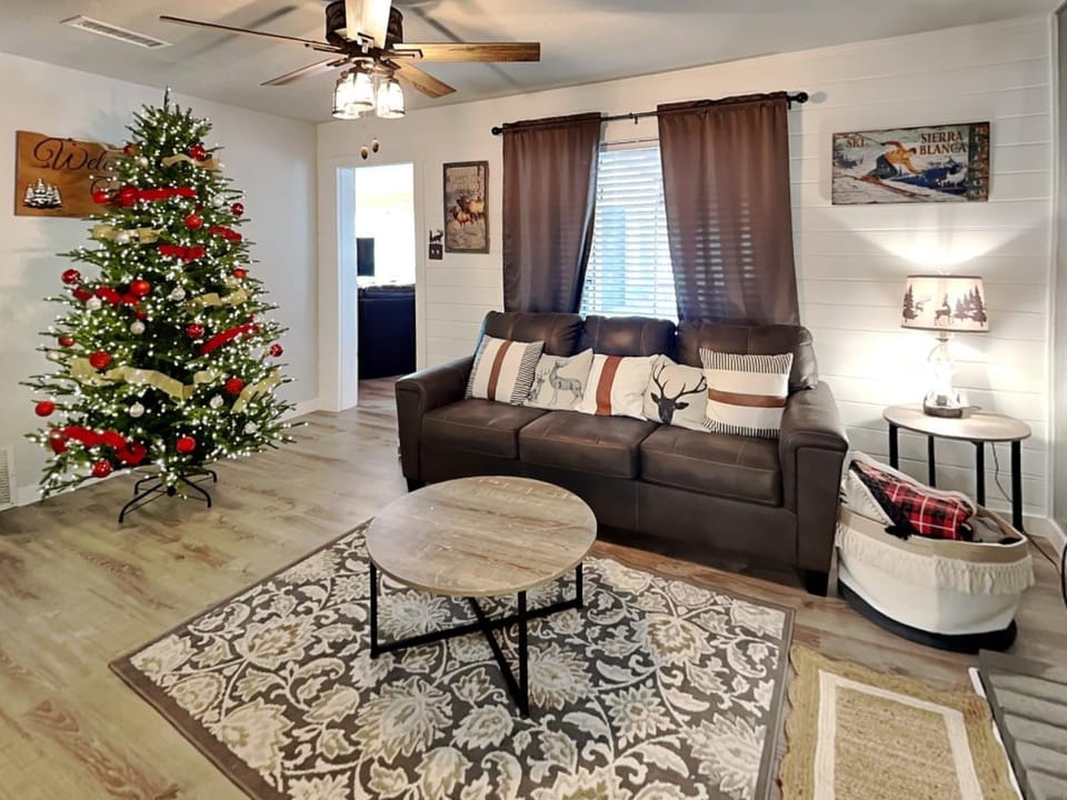 Living room, Seating area, furniture