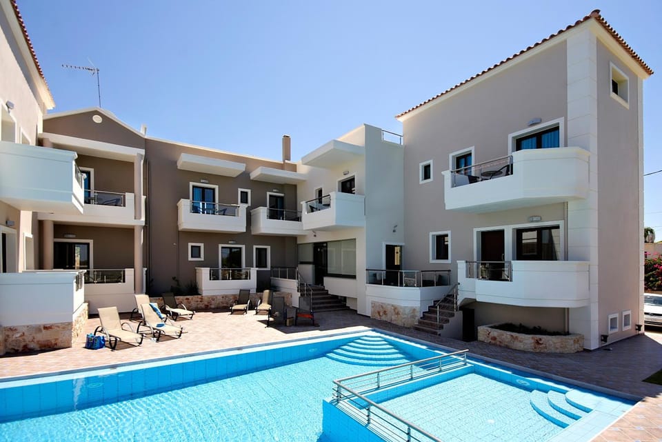 Swimming pool, Swimming pool