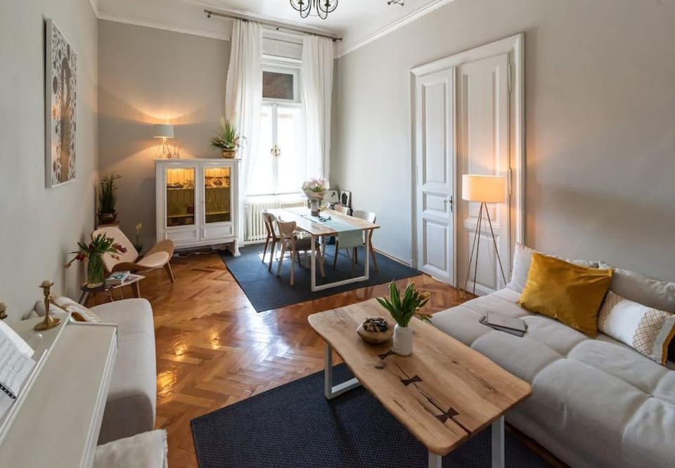 No.8: Lovely & Cosy 3-room Heart of the City Apartment in Timisoara