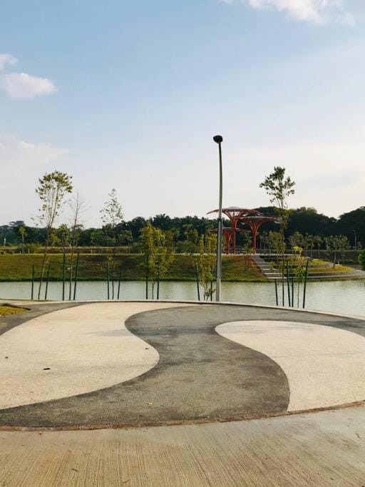 Elmina near Denai Alam, Saujana Utama with Wi-Fi & Netflix House in Selangor, Malaysia