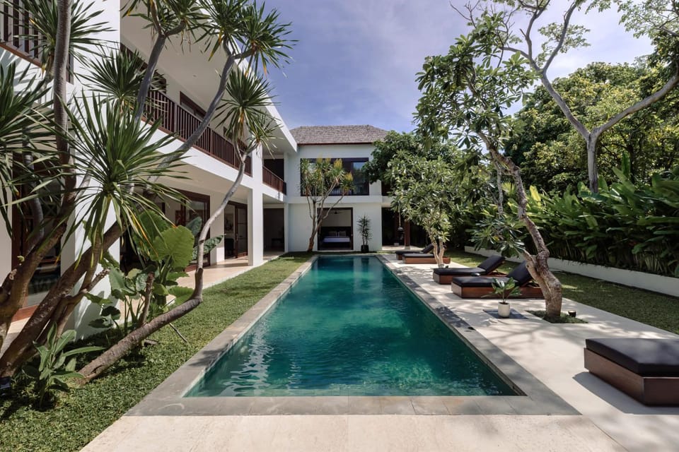 Pool view, Swimming pool, sunbed