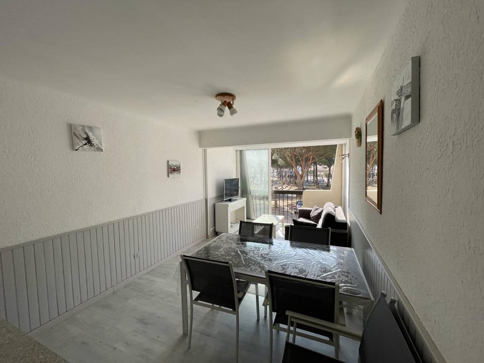 T2 lumineux 4 pers, parking sécurisé, proche port et plage - St-Cyprien - FR-1-106-30 Apartment in Saint-Cyprien