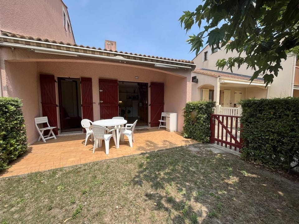 Villa T2 Mezzanine 6 pers avec Jardin, Piscine, Proche Plage - Saint-Cyprien - FR-1-106-27 Villa in Saint-Cyprien
