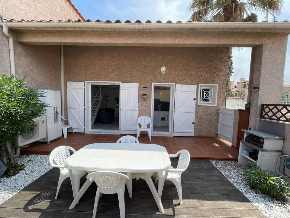 Villa 3 pièces mezzanine avec piscine, tennis, proche plage et port à Saint-Cyprien, 6 couchages - FR-1-106-26 Villa in Saint-Cyprien
