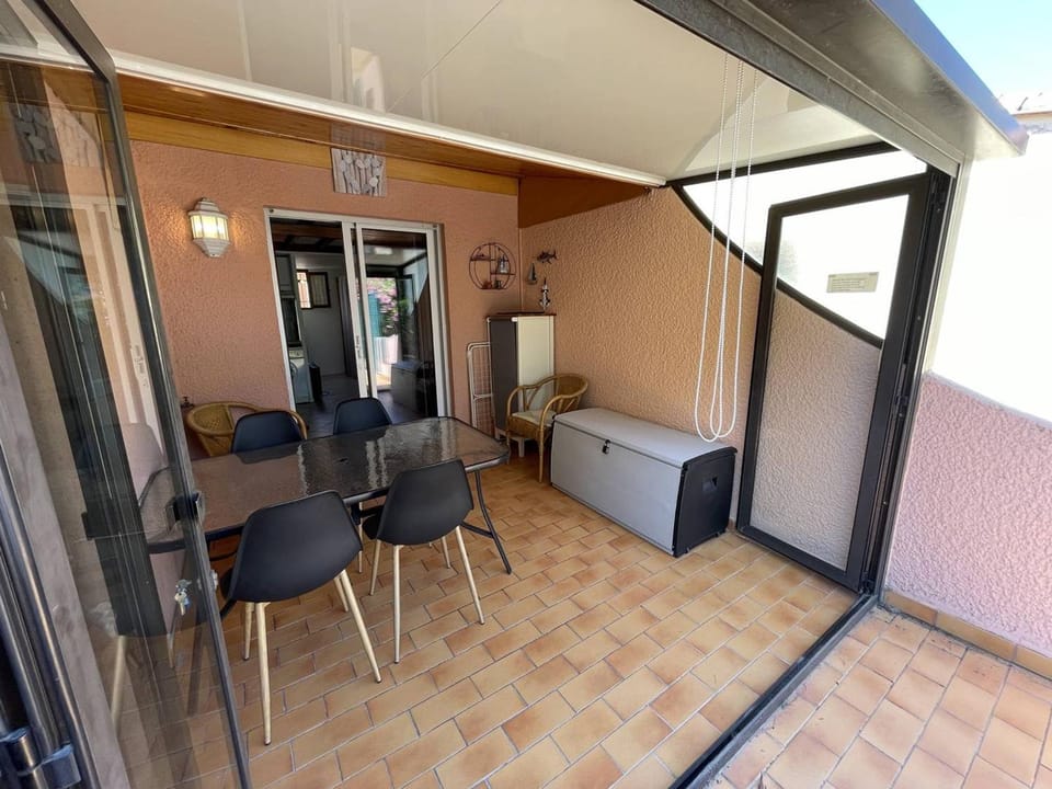 Villa 2 Pièces Mezzanine Climatisée avec Terrasse Privée - 6 Couchages - Saint Cyprien Plage - FR-1-106-36 Villa in Saint-Cyprien