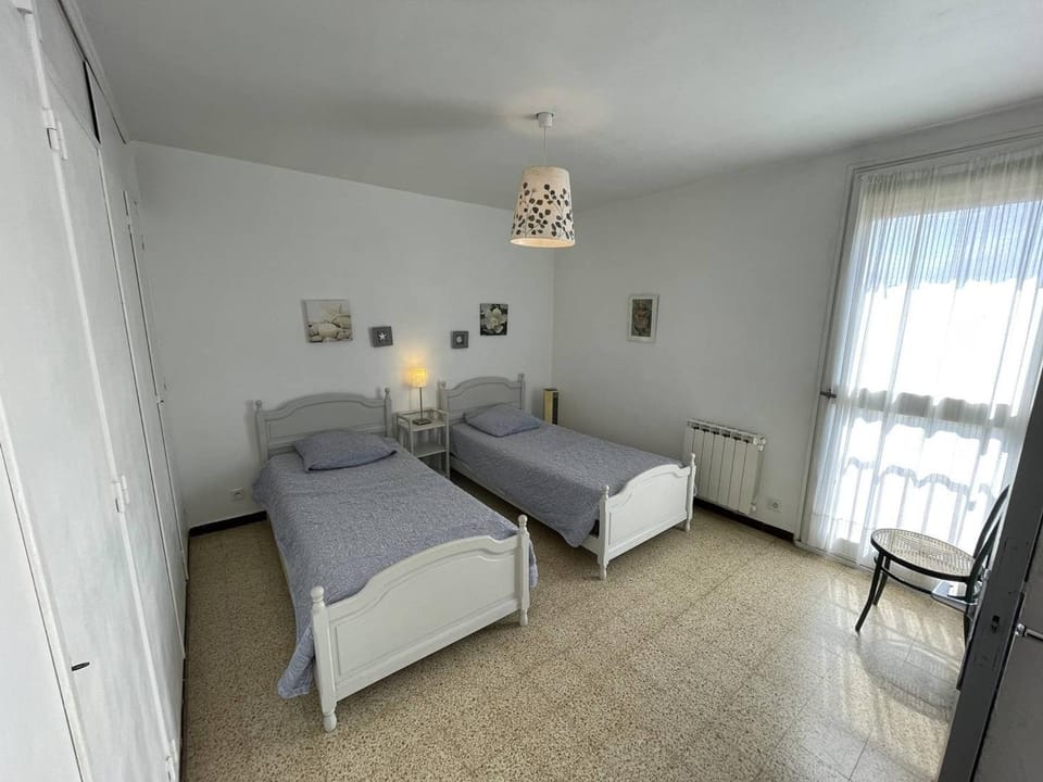 Appartement T3 spacieux, 6 couchages à Saint-Cyprien Plage, proche port et commerces, parking sécurisé - FR-1-106-38 Apartment in Saint-Cyprien
