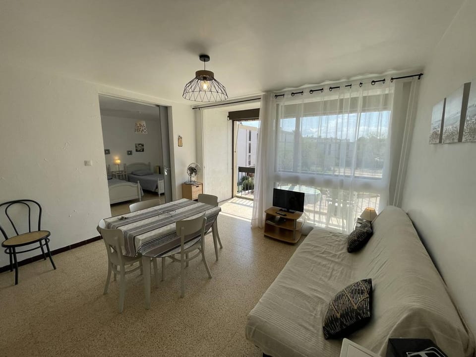 Appartement T3 spacieux, 6 couchages à Saint-Cyprien Plage, proche port et commerces, parking sécurisé - FR-1-106-38 Apartment in Saint-Cyprien