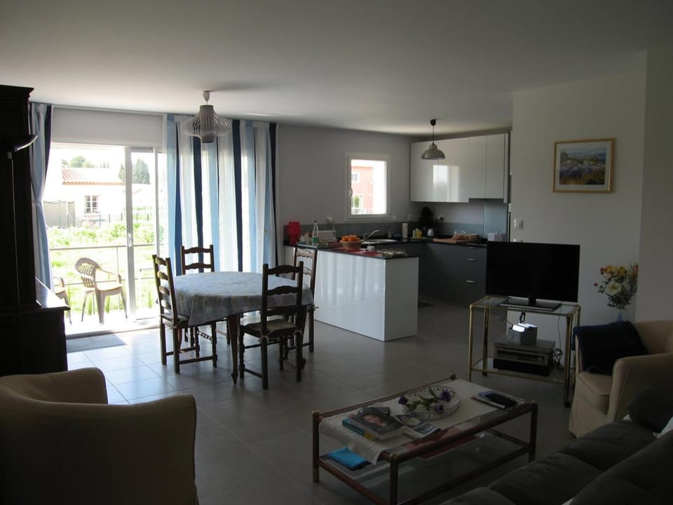 Charmante villa F4 avec jardin, terrasse et garage – St Cyprien Village, proche commerces et plage - FR-1-106-40 Villa in Saint-Cyprien