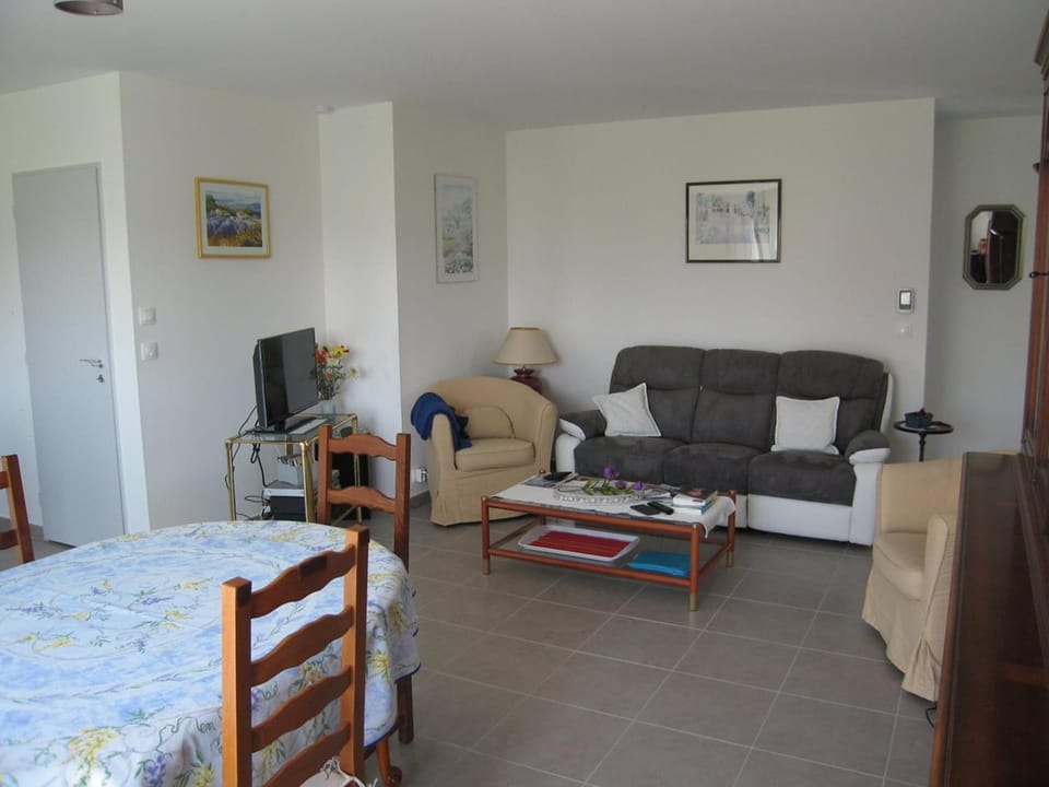 Charmante villa F4 avec jardin, terrasse et garage – St Cyprien Village, proche commerces et plage - FR-1-106-40 Villa in Saint-Cyprien