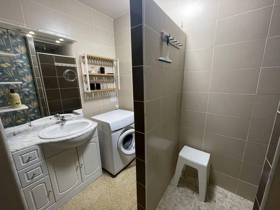 Charmant T2 rénové, 4 couchages, proche plage et port, balcon, parking sécurisé, St-Cyprien - FR-1-106-55 Apartment in Saint-Cyprien