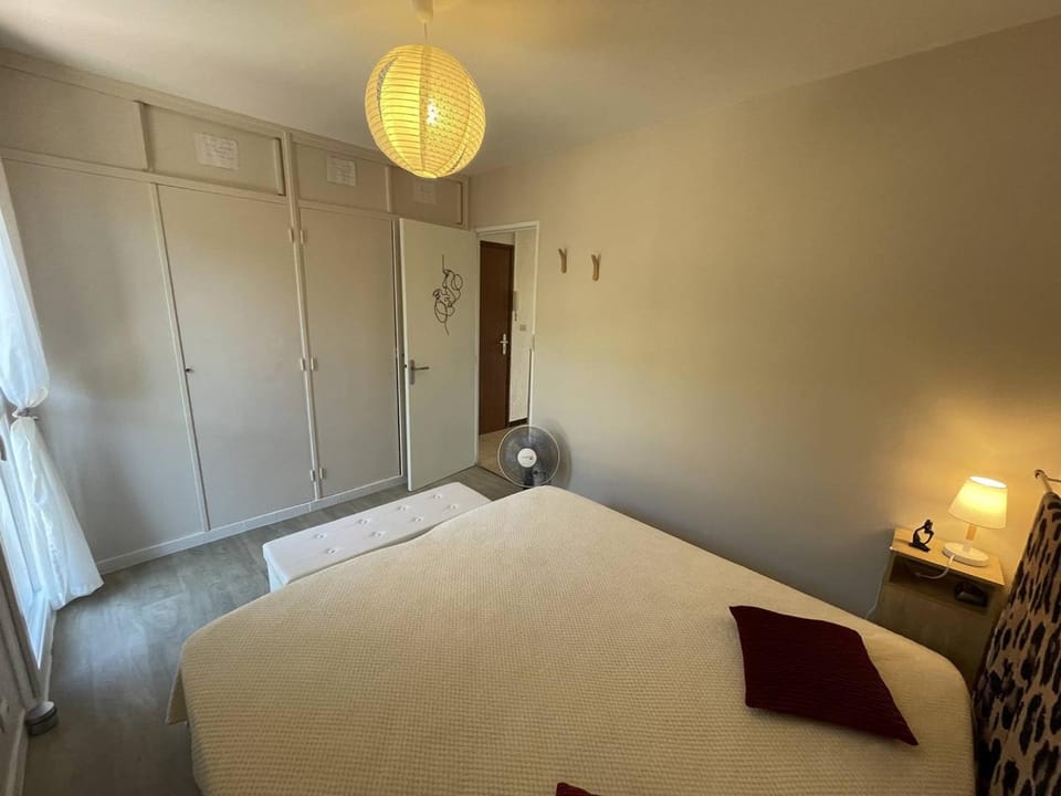 Charmant T2 rénové, 4 couchages, proche plage et port, balcon, parking sécurisé, St-Cyprien - FR-1-106-55 Apartment in Saint-Cyprien