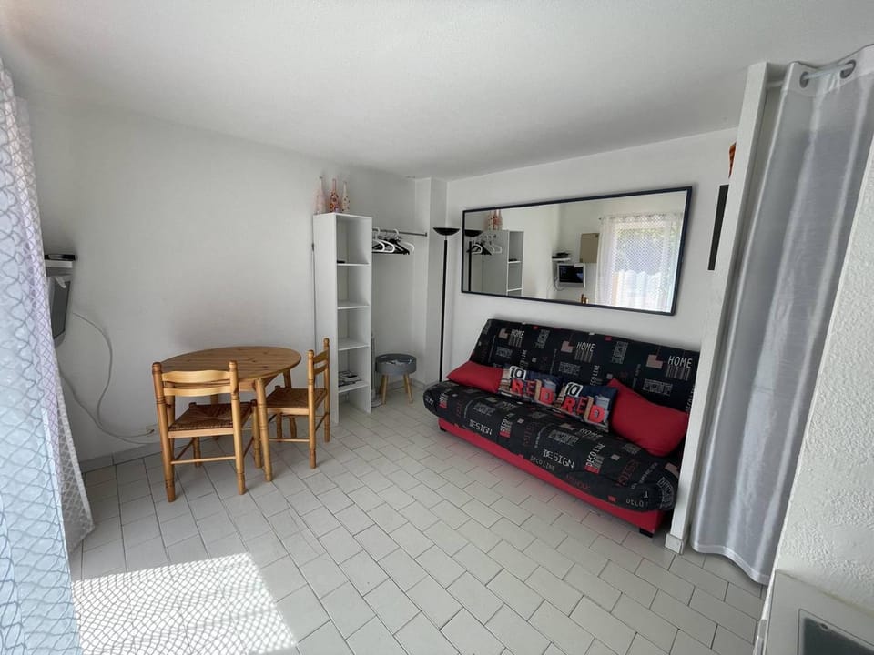 Studio proche plage avec terrasse et piscine à Saint-Cyprien - FR-1-106-64 Apartment in Saint-Cyprien