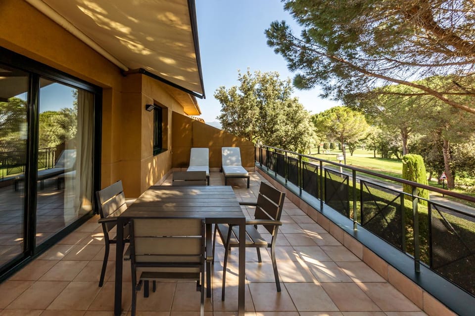 Balcony/Terrace, Garden view