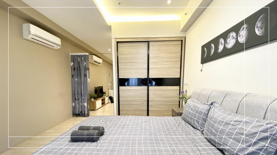 Bed, Bedroom, wardrobe, air conditioner