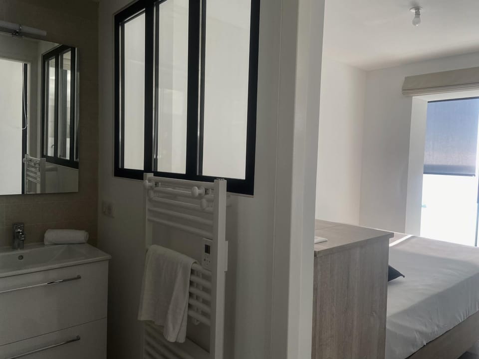 LE PANORAMIQUE, P2 vue sur mer, clim, centre ville, WIFI Apartment in La Grande-Motte