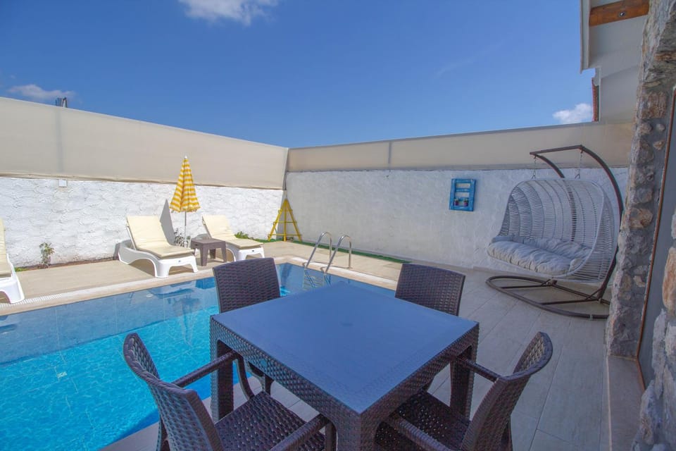 Garden, Dining area, Swimming pool, sunbed