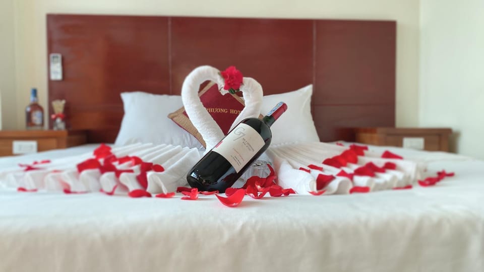 Bed, Bedroom, towels