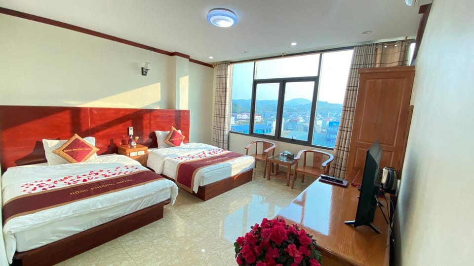 Bed, Natural landscape, TV and multimedia, Photo of the whole room, Bedroom, hair dresser, wardrobe