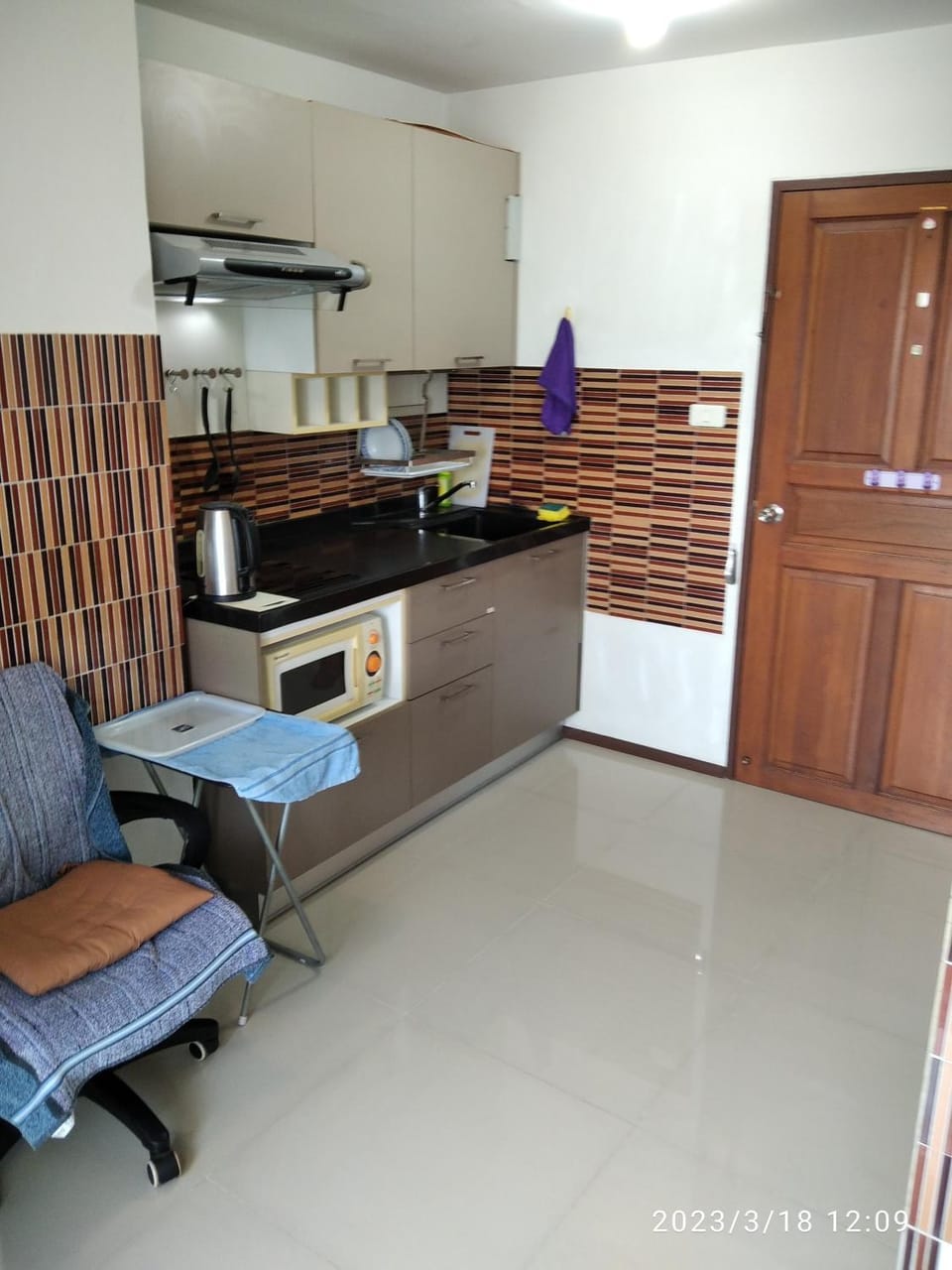 Kitchen or kitchenette, Dining area, minibar, stove