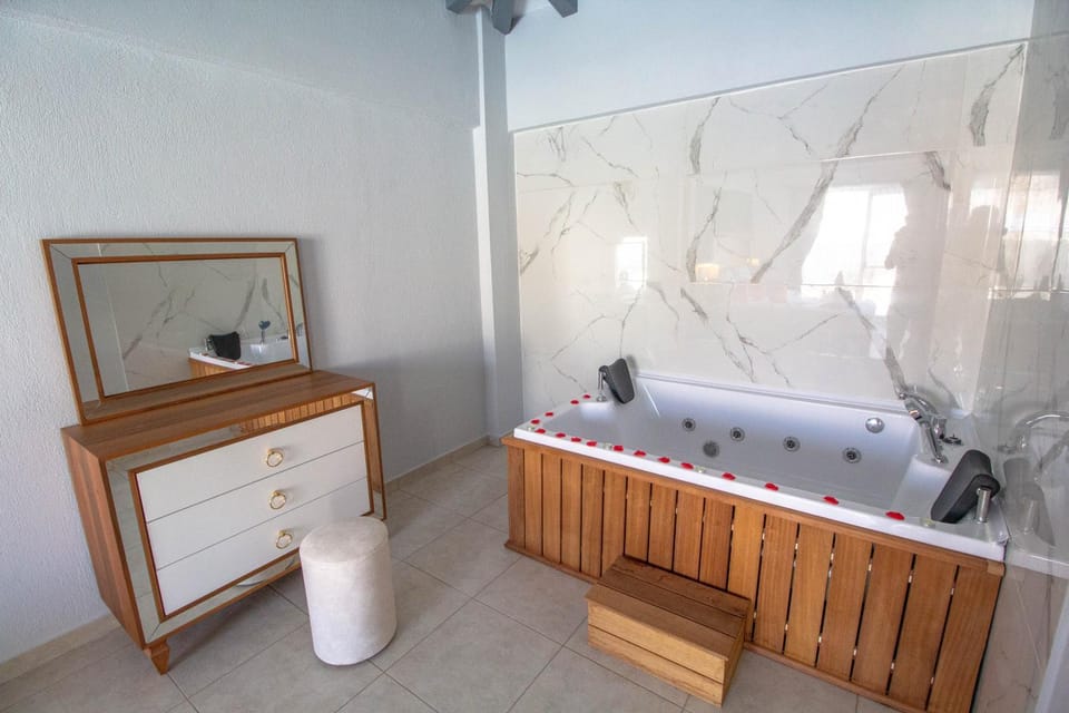 Hot Tub, Hot Tub