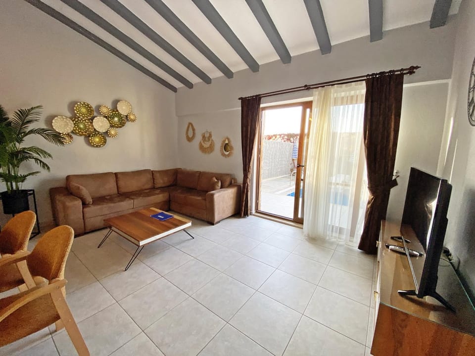 TV and multimedia, Seating area