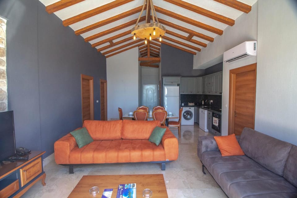 Communal lounge/ TV room, Dining area, kitchen