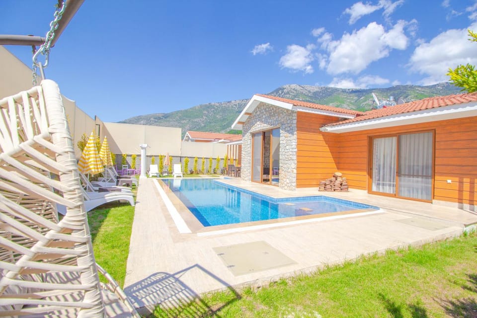 Patio, Swimming pool, sunbed