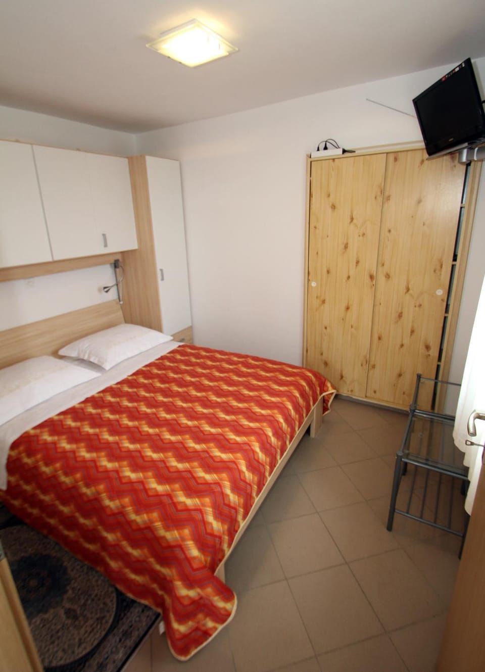Bed, TV and multimedia, Photo of the whole room, Bedroom, wardrobe