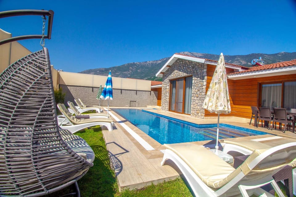 Patio, Swimming pool, sunbed
