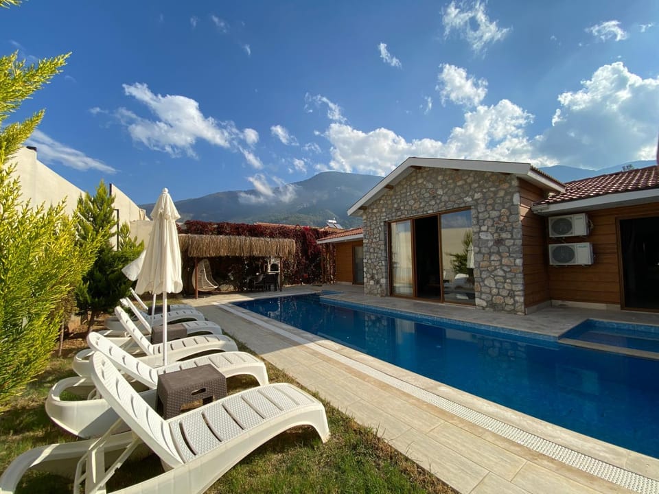 Patio, Dining area, Swimming pool
