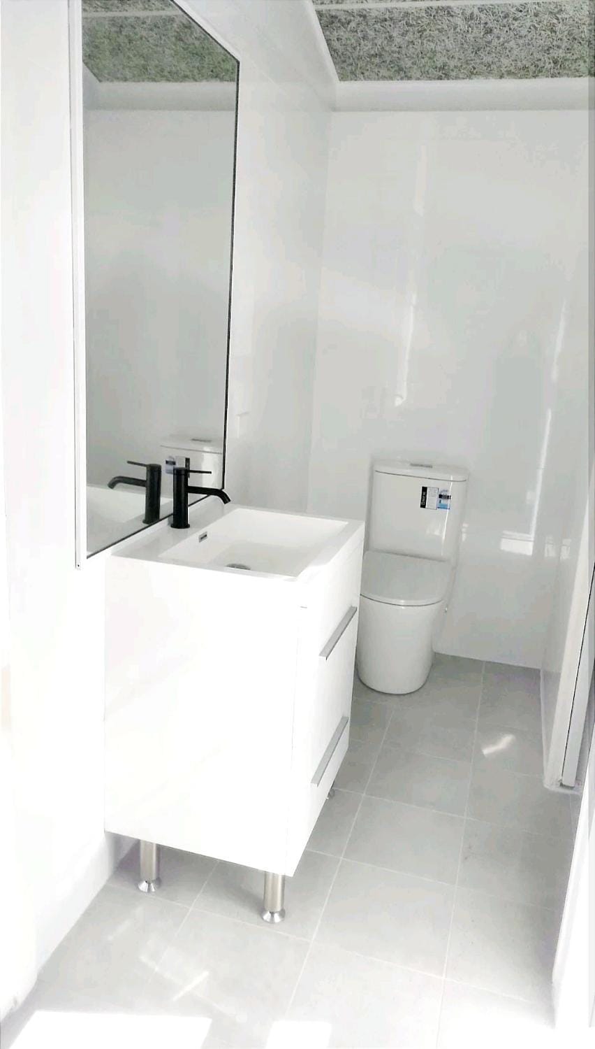 Stylish Master Suite + Private Bathroom + TV FREE Parking Pet Friendly Vacation rental in Sydney