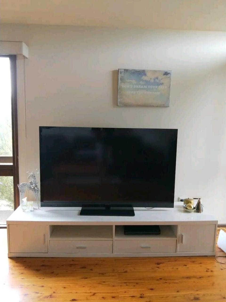 Stylish Master Suite + Private Bathroom + TV FREE Parking Pet Friendly Vacation rental in Sydney