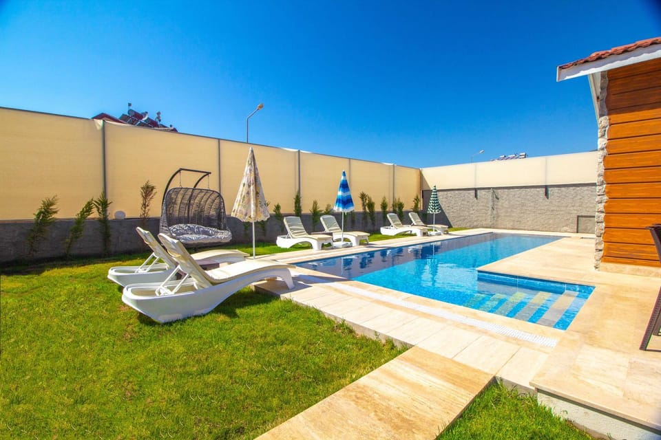 Garden, Garden, Swimming pool, Swimming pool, sunbed