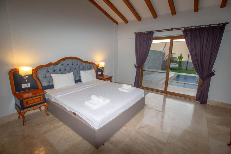 Bedroom, Pool view