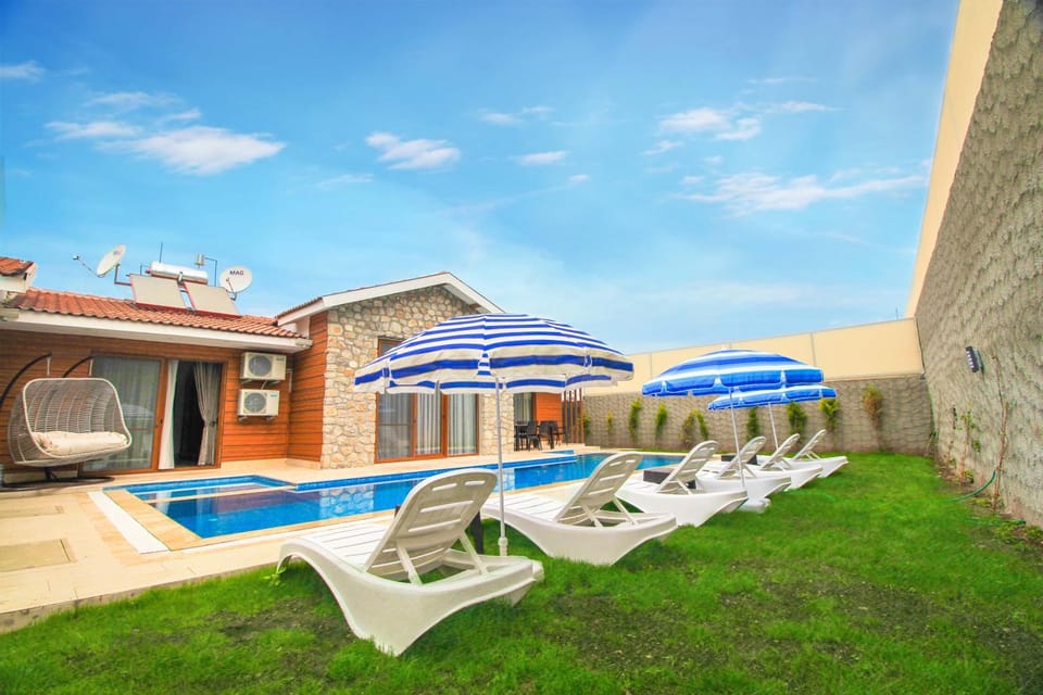 Patio, Garden, Garden, Swimming pool, sunbed