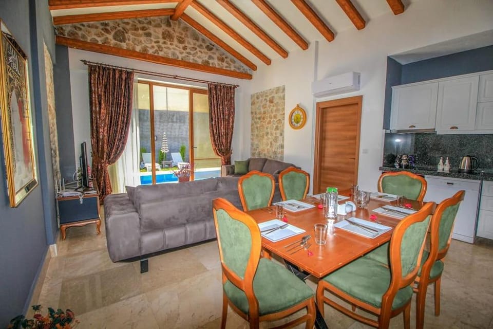 TV and multimedia, Kitchen or kitchenette, Seating area, Dining area