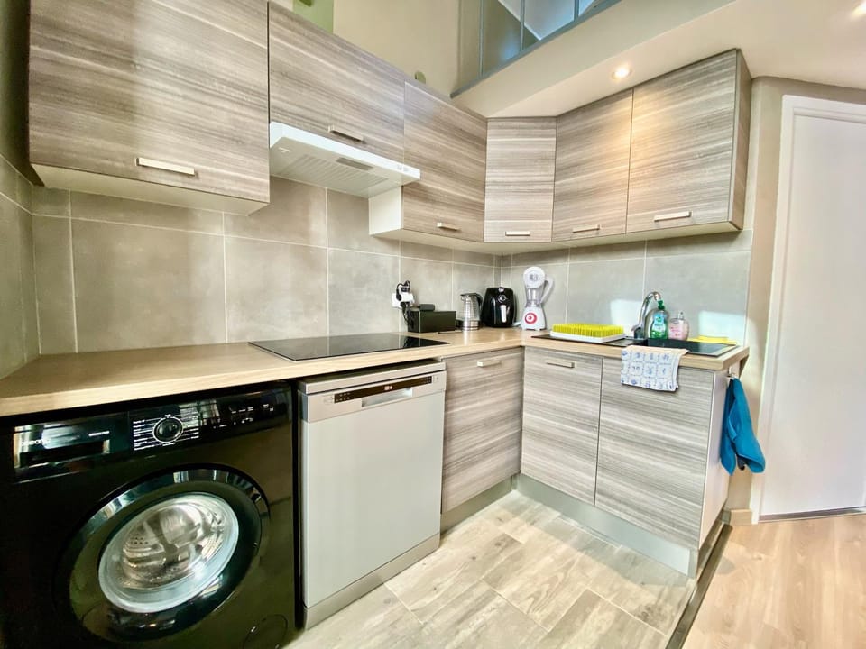 Kitchen or kitchenette