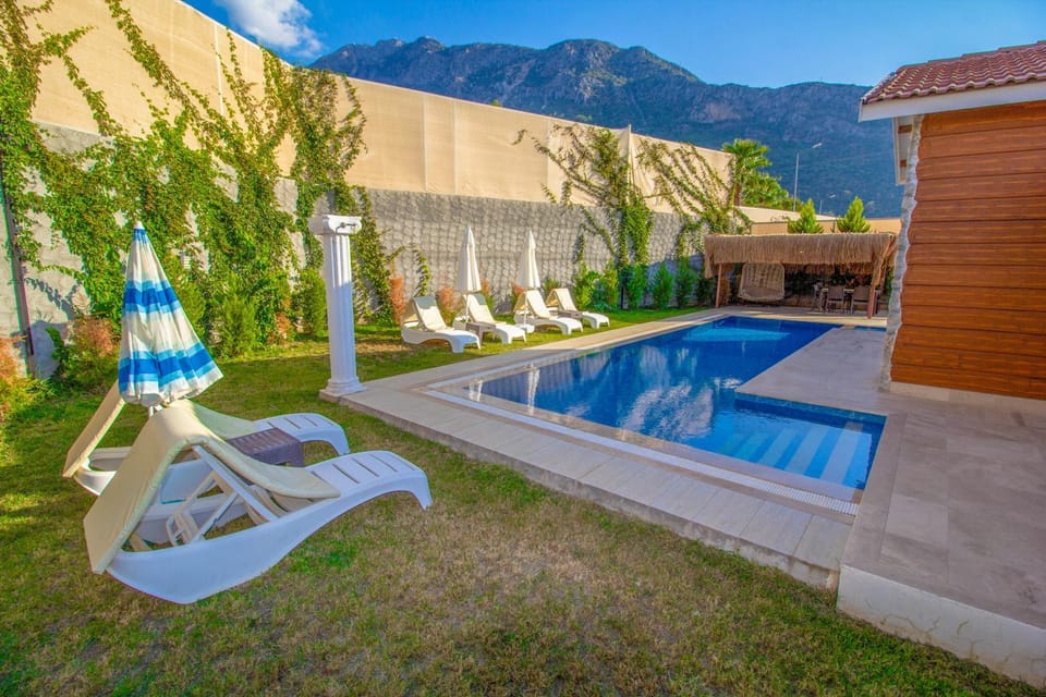 Garden, Mountain view, Swimming pool, sunbed