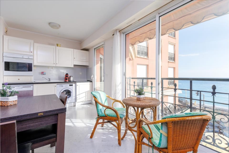 Patio, Day, Natural landscape, View (from property/room), Balcony/Terrace, Kitchen or kitchenette, Living room, Seating area, Dining area, River view, Sea view, dishwasher, oven, stove